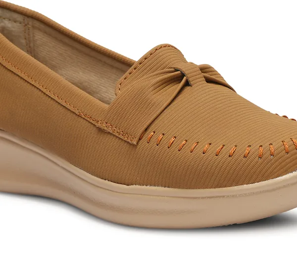 Step_into_effortless_style_and_all-day_comfort_with_these_elegant_wedge_heel_loafers