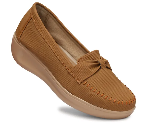 Step_into_effortless_style_and_all-day_comfort_with_these_elegant_wedge_heel_loafers