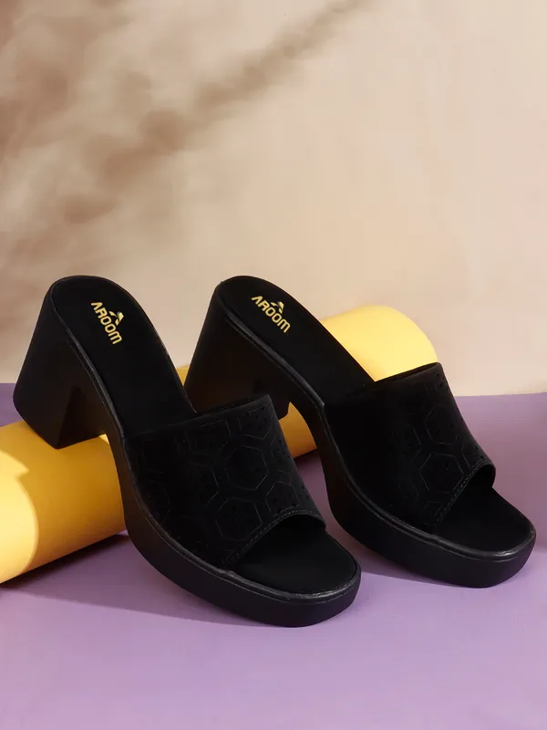 Aroom_Women�s_Textured_Block_Heel_Slide_Sandals