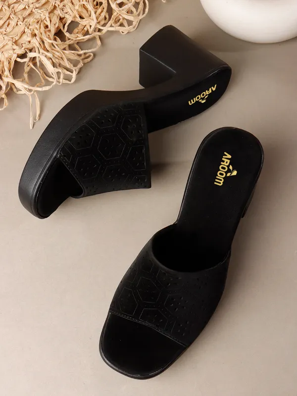 Aroom_Women�s_Textured_Block_Heel_Slide_Sandals