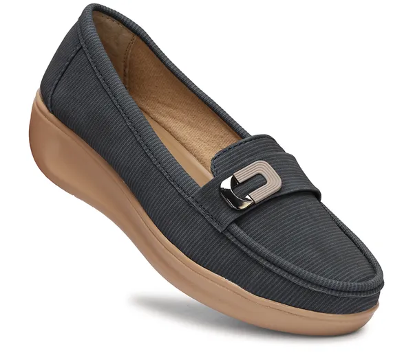 Step_into_effortless_style_and_all-day_comfort_with_these_elegant_wedge_heel_loafers