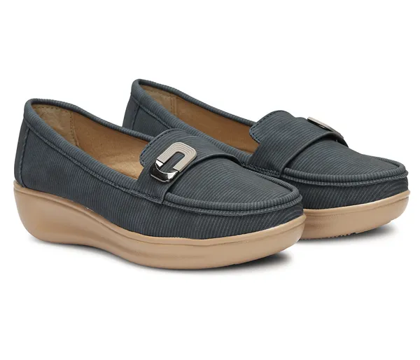 Step_into_effortless_style_and_all-day_comfort_with_these_elegant_wedge_heel_loafers