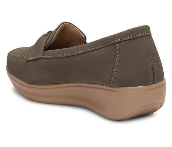 Step_into_effortless_style_and_all-day_comfort_with_these_elegant_wedge_heel_loafers