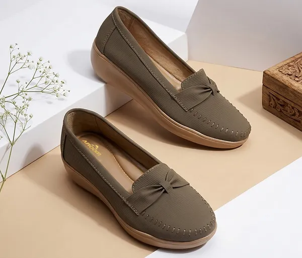 Step_into_effortless_style_and_all-day_comfort_with_these_elegant_wedge_heel_loafers
