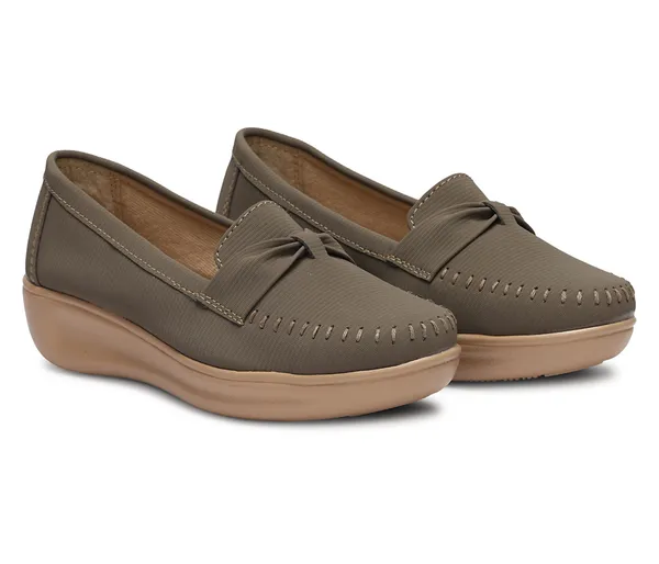 Step_into_effortless_style_and_all-day_comfort_with_these_elegant_wedge_heel_loafers
