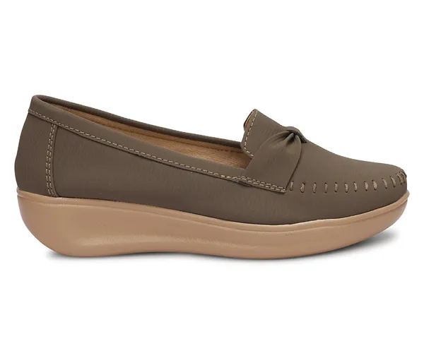 Step_into_effortless_style_and_all-day_comfort_with_these_elegant_wedge_heel_loafers