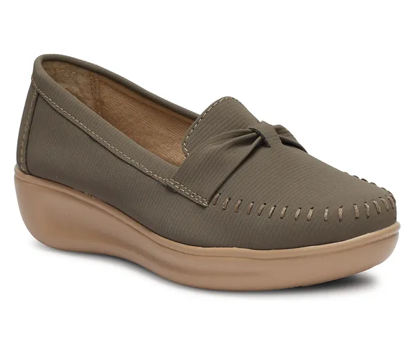 Step_into_effortless_style_and_all-day_comfort_with_these_elegant_wedge_heel_loafers