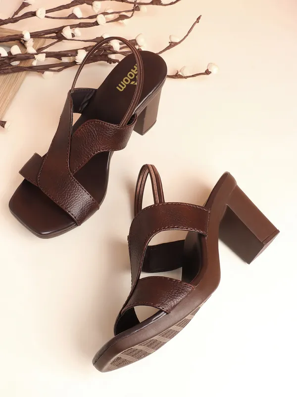 Brown_Elegant_3_Inch_Block_Heel_Sandals_For_Women_Stylish_Strappy_Design,_Comfortable_Fit,_Perfect_For_Casual_And_Party_Wear