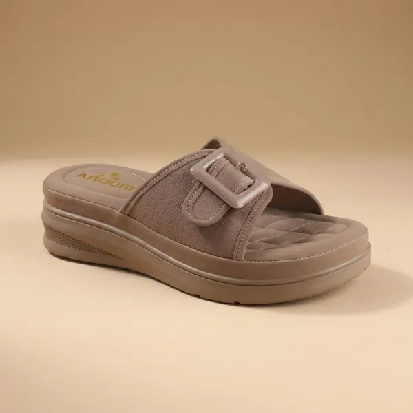 Beige_Elegant_Slide_Women_Sandals_With_Bold_Buckle_And_Soft_Quilted_Footbed_For_Everyday_Comfort