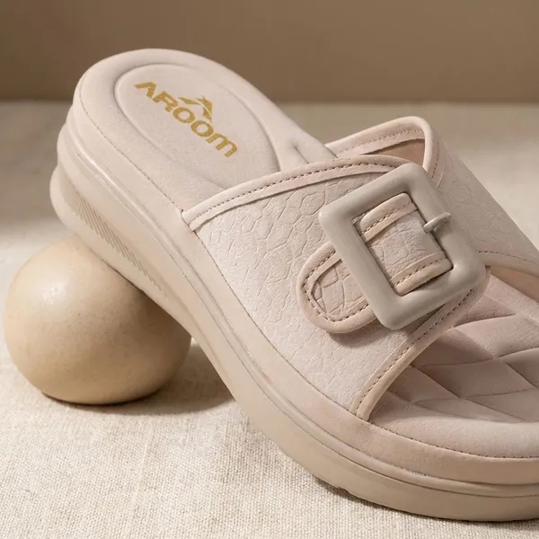 Cream_Elegant_Slide_Women_Sandals_With_Bold_Buckle_And_Soft_Quilted_Footbed_For_Everyday_Comfort