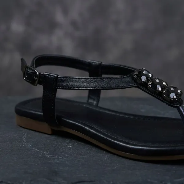 Black_Trendy_Flat_Sandals_With_Crystal_Embellished_Strap_For_Womenelegant_Everyday_Comfort_Footwear