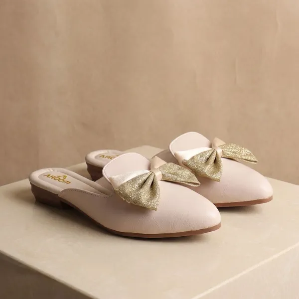 Cream_Elegant_Flat_Mules_For_Women_With_Golden_Bow_Accent_And_Soft_Cushioned_Insole_For_Daily_Comfort