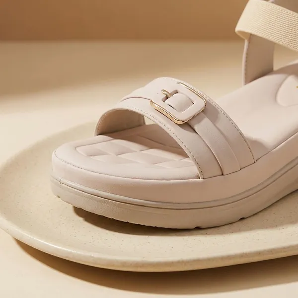 Cream_Comfort_Women_Sandals_With_Elastic_Strap_And_Cushioned_Quilted_Insole_For_Daily_Wear