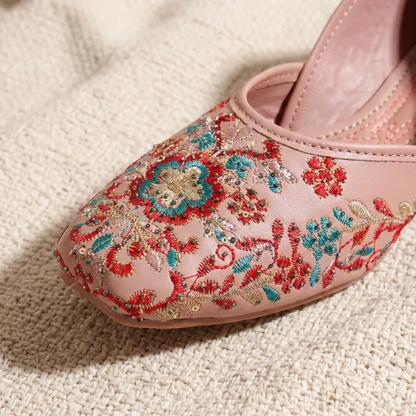 Peach_Elegant_Embroidered_Ethnic_Jutti_With_Floral_Detailing_And_Comfortable_Flat_Sole