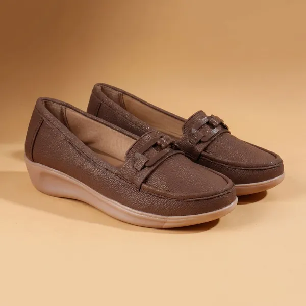 Brown_Classic_Loafers_With_Comfortable_Cushioned_Sole_And_Stylish_Buckle_Design_For_Everyday_Wear