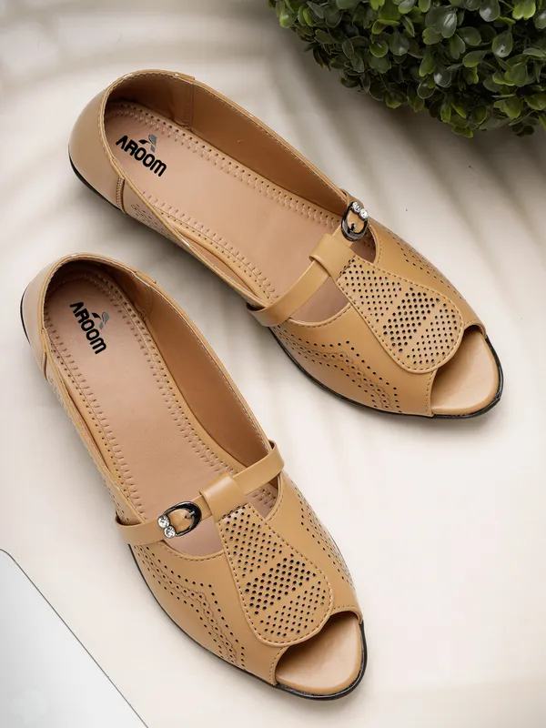 Beige_Stylish_Peep_Toe_Wedge_Sandals_For_Women_With_Laser_Cut_Design_And_Decorative_Buckle_Detail