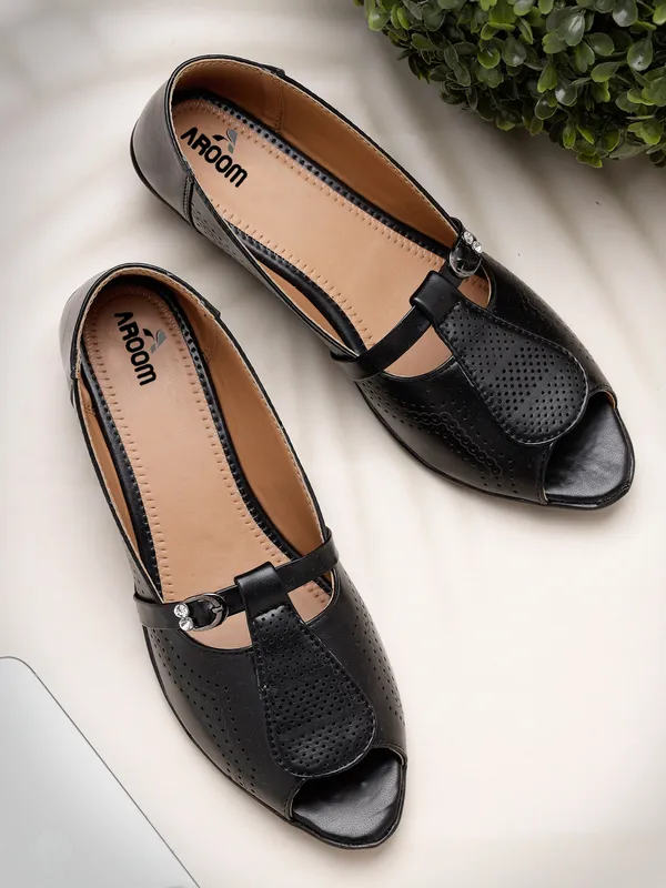 Black_Stylish_Peep_Toe_Wedge_Sandals_For_Women_With_Laser_Cut_Design_And_Decorative_Buckle_Detail