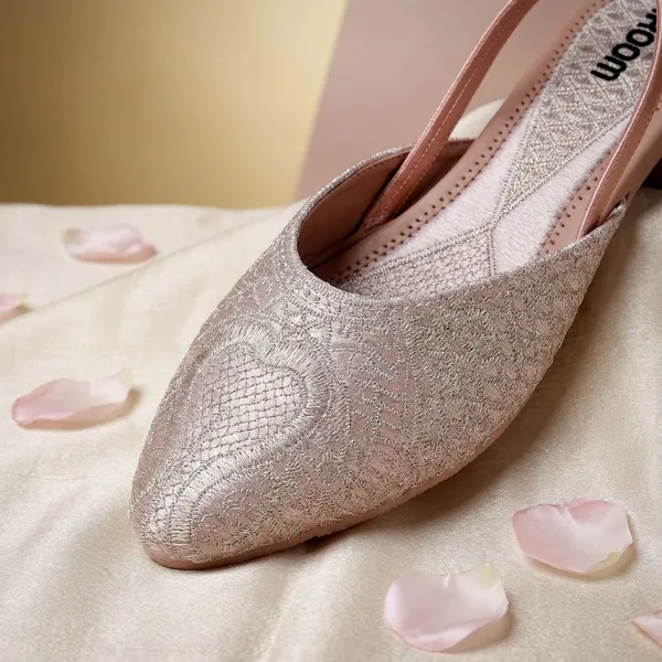 Peach_Elegant_Ethnic_Embroidered_Slingback_Flats_For_Women_With_Traditional_Zari_Detailing_And_Comfortable_Design