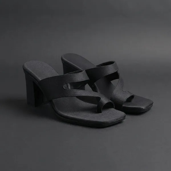 Black_Stylish_Block_Heel_Sandal_For_Women_With_Modern_Toe_Loop_Design_And_Comfortable_Fit