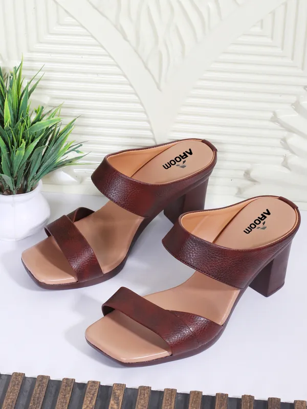 Brown_Trendy_Dual_Strap_Block_Heel_Sandal_For_Women_With_Comfortable_Cushion_Sole