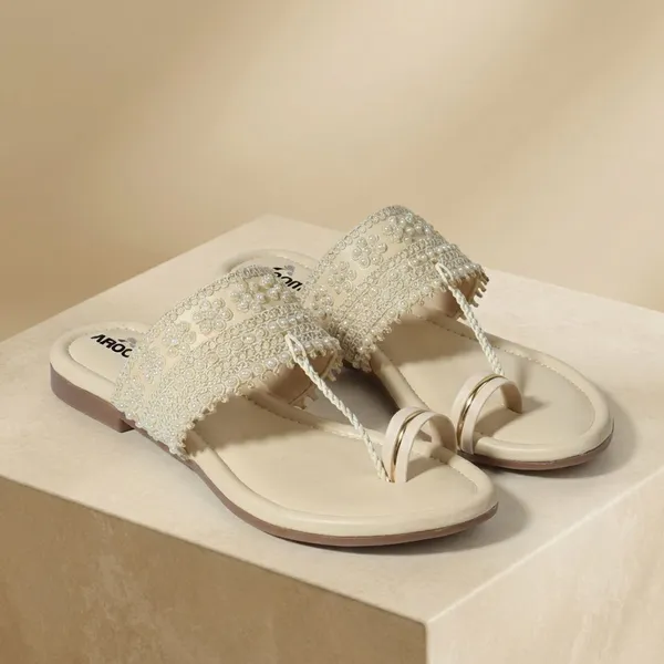 Cream_Elegant_Pearl_Embellished_Kolhapuri_Flat_Sandal_For_Women_With_Soft_Comfort_Sole_And_Ethnic_Festive_Design