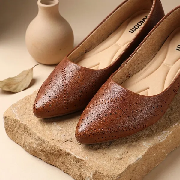 Tan_Elegant_Womens_Slip_On_Ballerina_Flats_With_Textured,_Cushioned_Insole_And_Embellished_Centerpiece_Perfect_For_Daily_Wear