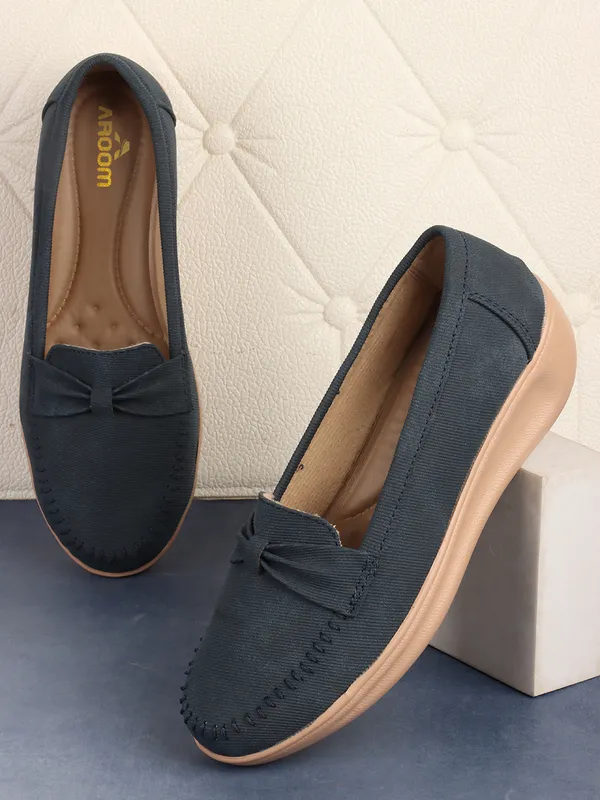 Blue_Classic_Loafers_With_Comfortable_Cushioned_Sole_And_Stylish_Design_For_Everyday_Wear