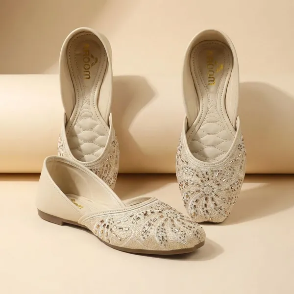 Cream_Elegant_Embroidered_Ethnic_Jutti_For_Womenperfect_For_Festive,_Party,_And_Traditional_Occasions