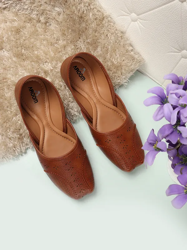 Tan_Elegant_Textured_Synthetic_Heel_Leather_Juttis_With_Square_Toe_&_Perforated_Design