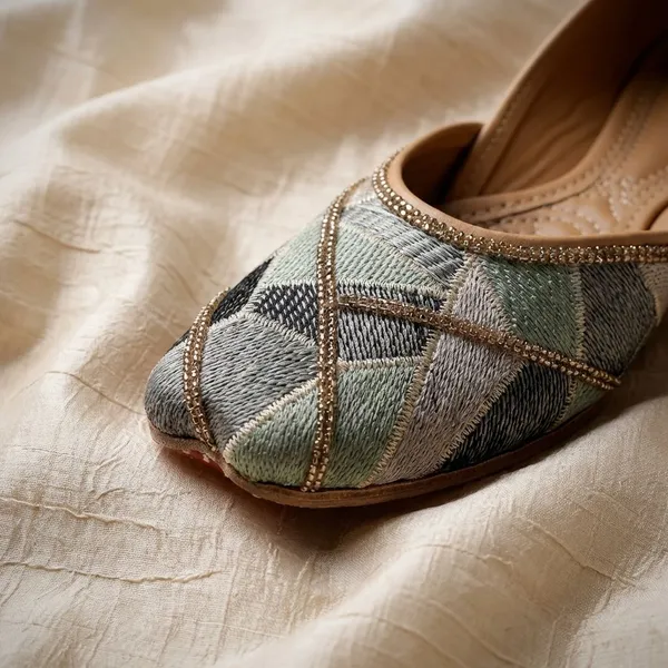Grey_Trendy_Embroidered_Womens_Ethnic_Jutti_With_Comfortable_Insole_And_Traditional_Craft_Detailing