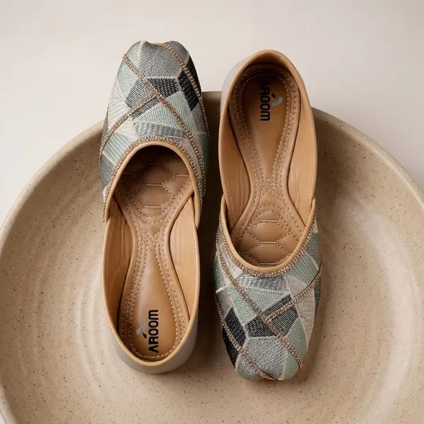Grey_Trendy_Embroidered_Womens_Ethnic_Jutti_With_Comfortable_Insole_And_Traditional_Craft_Detailing