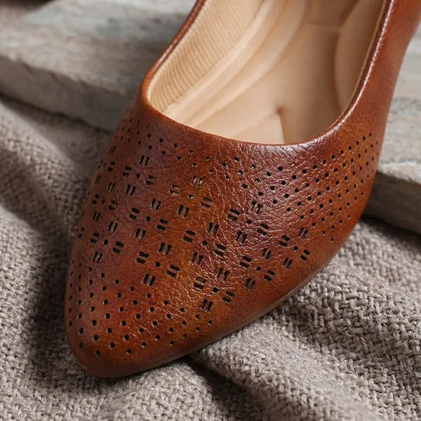 Tan_Elegant_Womens_Slip_On_Ballerina_Flats_With_Textured,_Cushioned_Insole_And_Embellished_Centerpiece_Perfect_For_Daily_Wear