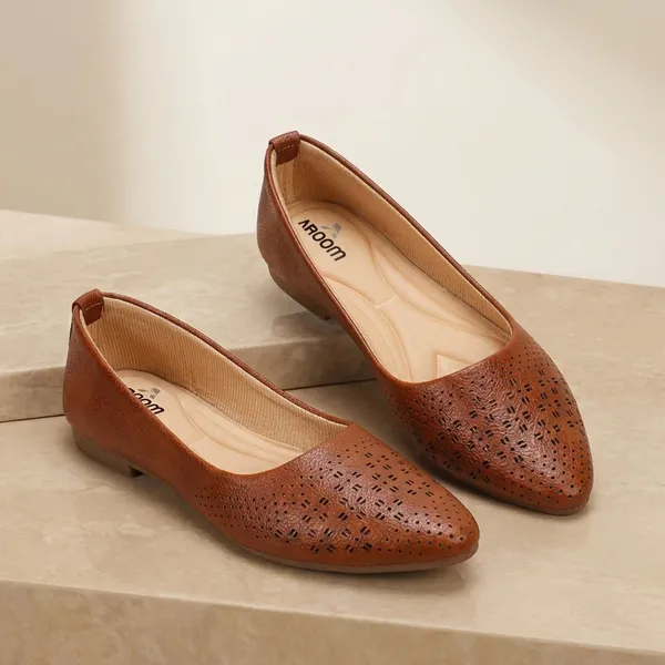 Tan_Elegant_Womens_Slip_On_Ballerina_Flats_With_Textured,_Cushioned_Insole_And_Embellished_Centerpiece_Perfect_For_Daily_Wear