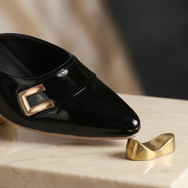 Black_Elegant_Block_Heel_Mules_For_Women_With_Gold_Buckle_And_Glossy_Finish