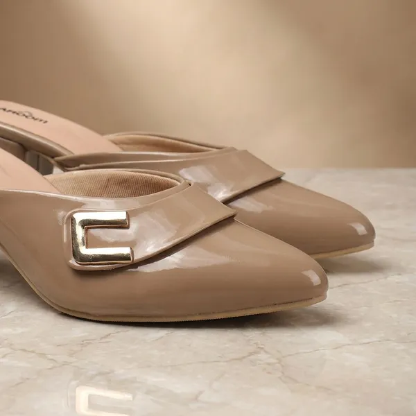 Tan_Elegant_Block_Heel_Mules_For_Women_With_Gold_Buckle_And_Glossy_Finish