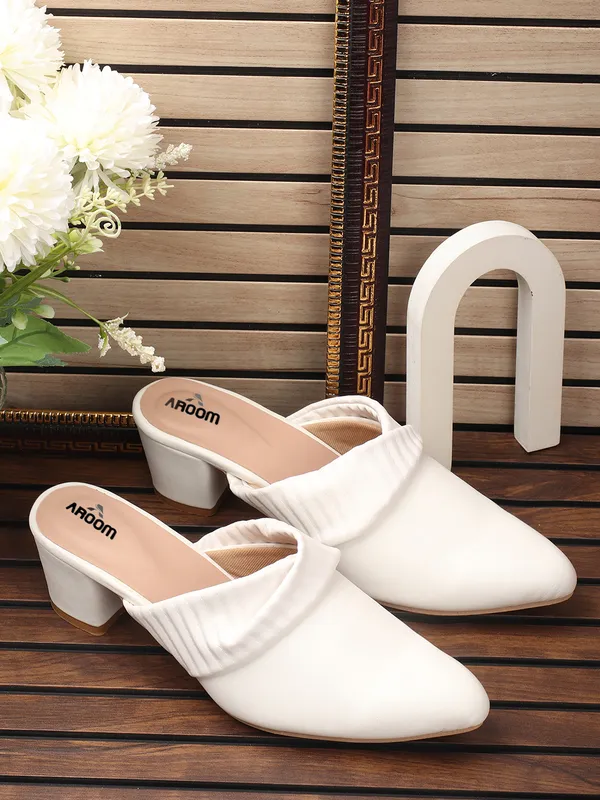 White_Trendy_Block_Heel_Mules_For_Women_With_Quilted_Band_Design_And_Comfortable_Soft_Cushion_Insole