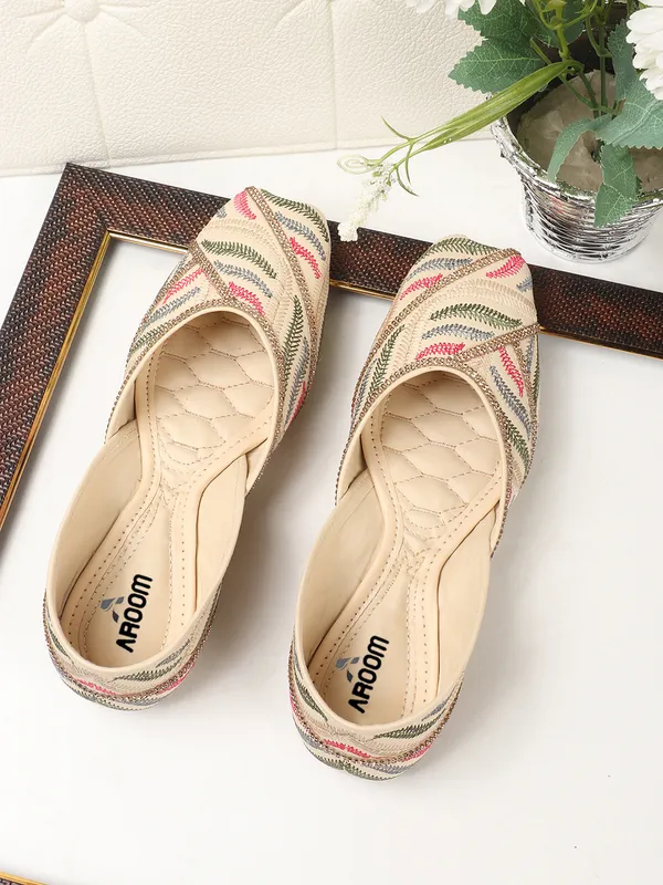 Cream_Elegant_Embroidered_Ethnic_Jutti_For_Women_With_Bead_Detailing_And_Comfortable_Flat_Sole