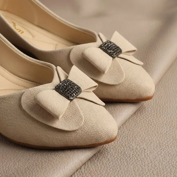 Cream_Elegant_Womens_Slip_On_Ballerina_Flats_With_Textured_Fabric,_Cushioned_Insole,_Bow_Ornamentation,_And_Embellished_Centerpieceperfect_For_Daily_Wear