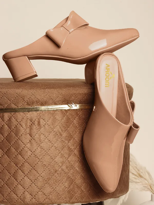 Beige_Stylish_Glossy_Bow_Mules_For_Women_With_Comfortable_Block_Heel_And_Slip_On_Design