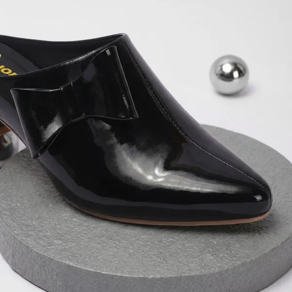 Black_Stylish_Glossy_Bow_Mules_For_Women_With_Comfortable_Block_Heel_And_Slip_On_Design