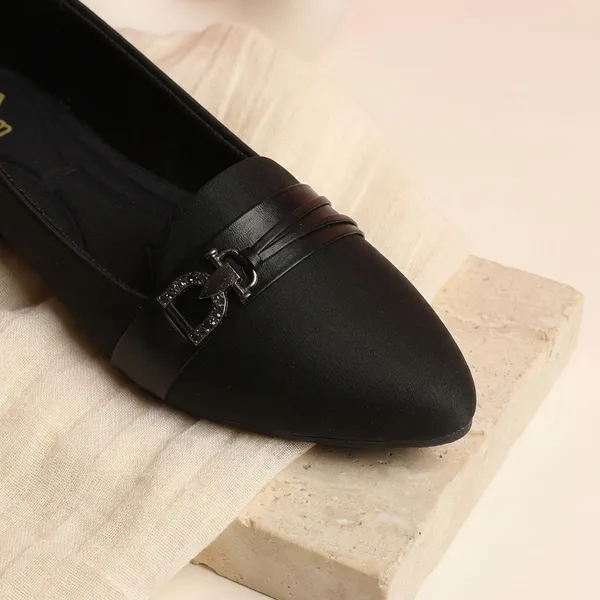 Black_Elegant_Black_Formal_Flat_Shoes_With_Metal_Buckle_Detailing_For_Women