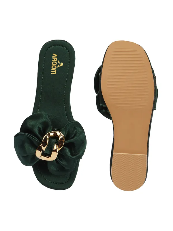 Elegant_Slip-On_Flats_with_Bow_&_Gold_Chain_Detail