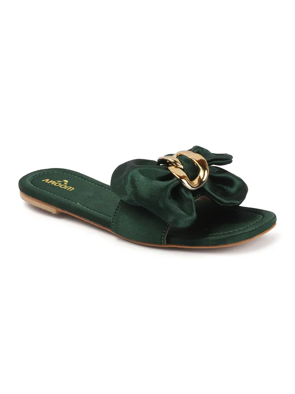 Elegant_Slip-On_Flats_with_Bow_&_Gold_Chain_Detail