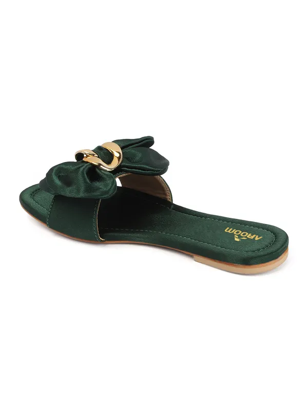 Elegant_Slip-On_Flats_with_Bow_&_Gold_Chain_Detail