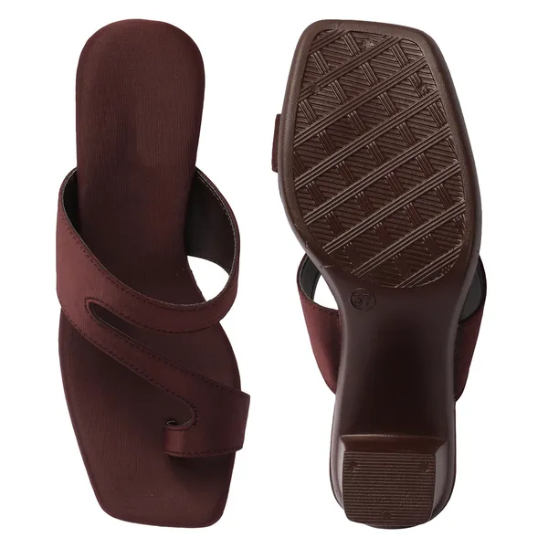 Brown_Stylish_Block_Heel_Sandal_For_Women_With_Modern_Toe_Loop_Design_And_Comfortable_Fit