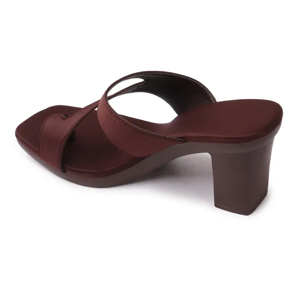 Brown_Stylish_Block_Heel_Sandal_For_Women_With_Modern_Toe_Loop_Design_And_Comfortable_Fit