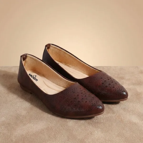 Brown_Elegant_Womens_Slip_On_Ballerina_Flats_With_Textured,_Cushioned_Insole_And_Embellished_Centerpiece_Perfect_For_Daily_Wear