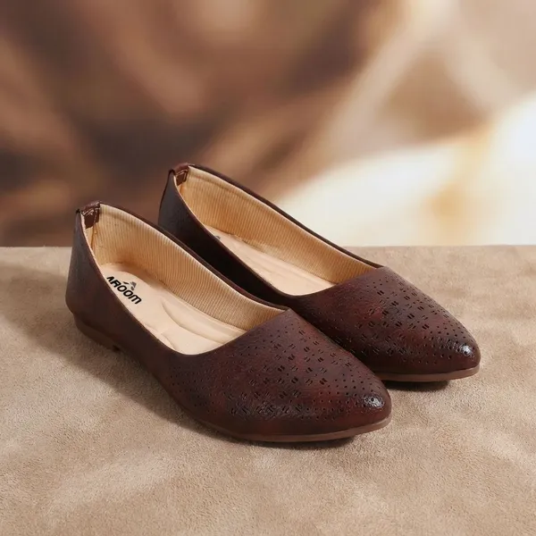 Brown_Elegant_Womens_Slip_On_Ballerina_Flats_With_Textured,_Cushioned_Insole_And_Embellished_Centerpiece_Perfect_For_Daily_Wear