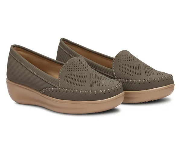 Step_into_effortless_style_and_all-day_comfort_with_these_elegant_wedge_heel_loafers