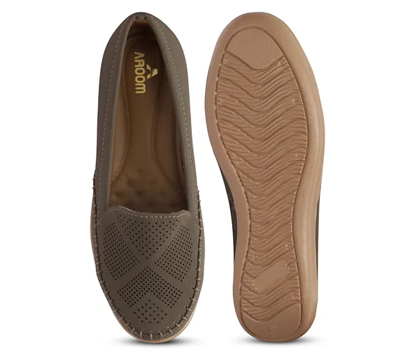 Step_into_effortless_style_and_all-day_comfort_with_these_elegant_wedge_heel_loafers